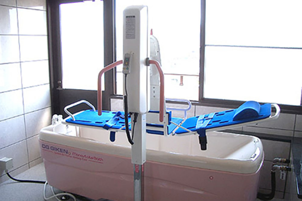 車いすのまま入浴できる機械浴槽
