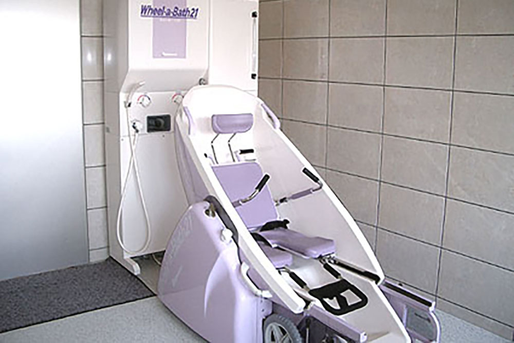 車いすのまま入浴できる機械浴槽